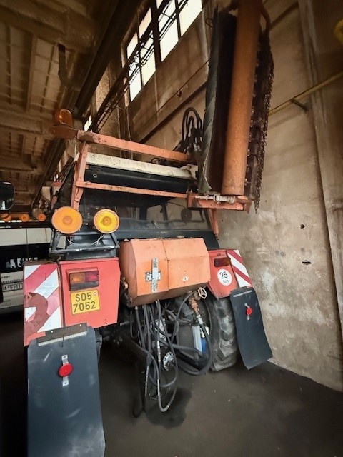 Prodám zetor 7211 - sekačka příkopů - 2