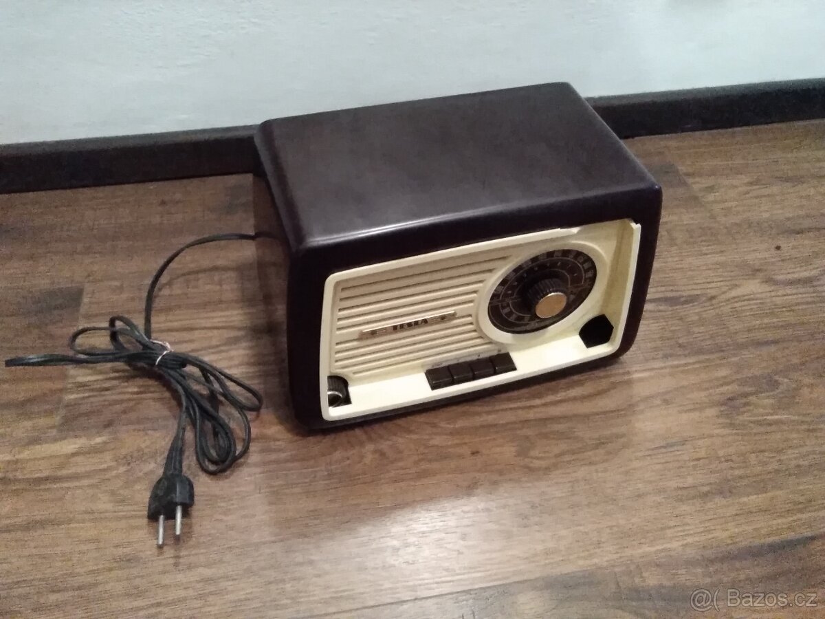 Bakelitové rádio - 2