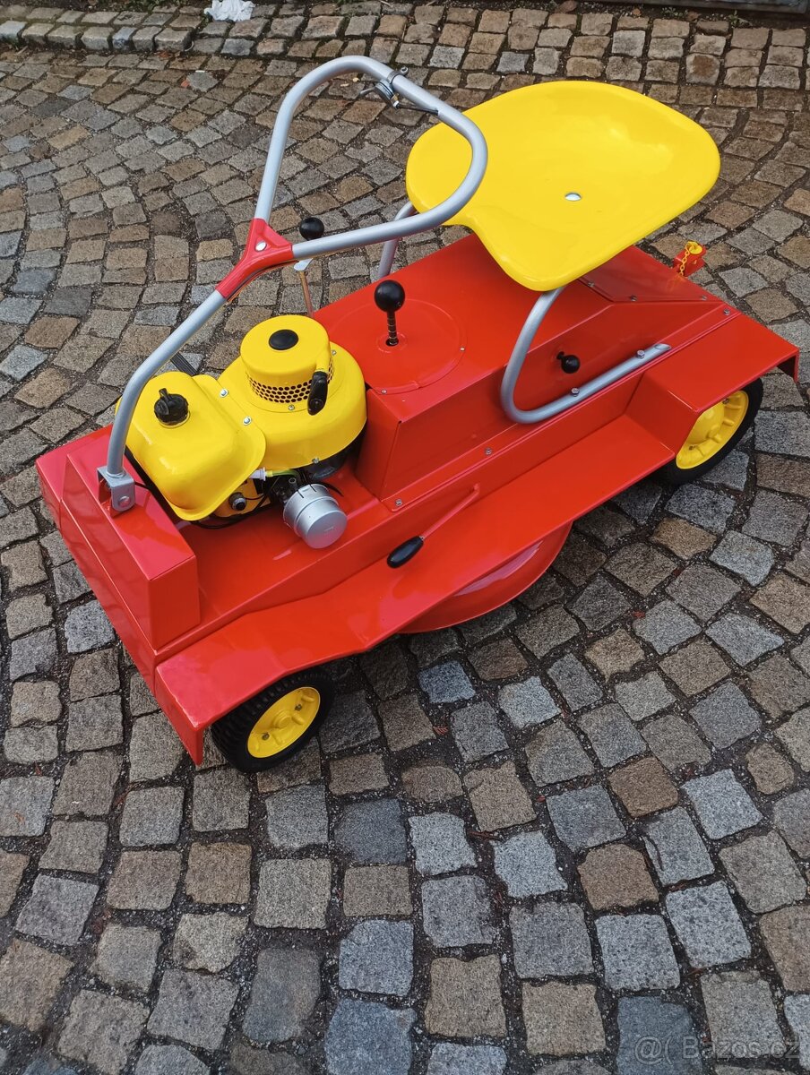 Zahradní traktůrek sekačka - 2