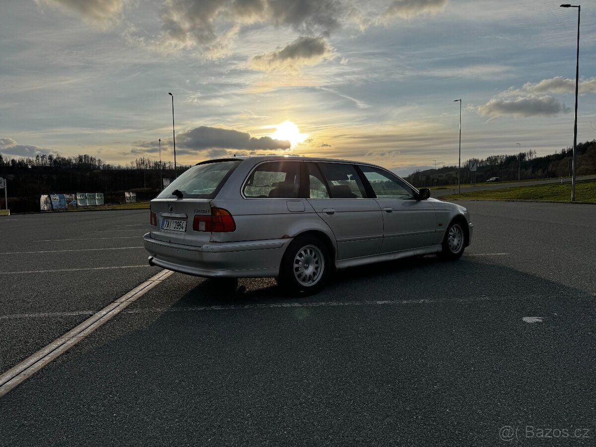 BMW 5 e39 525 142kw - 2