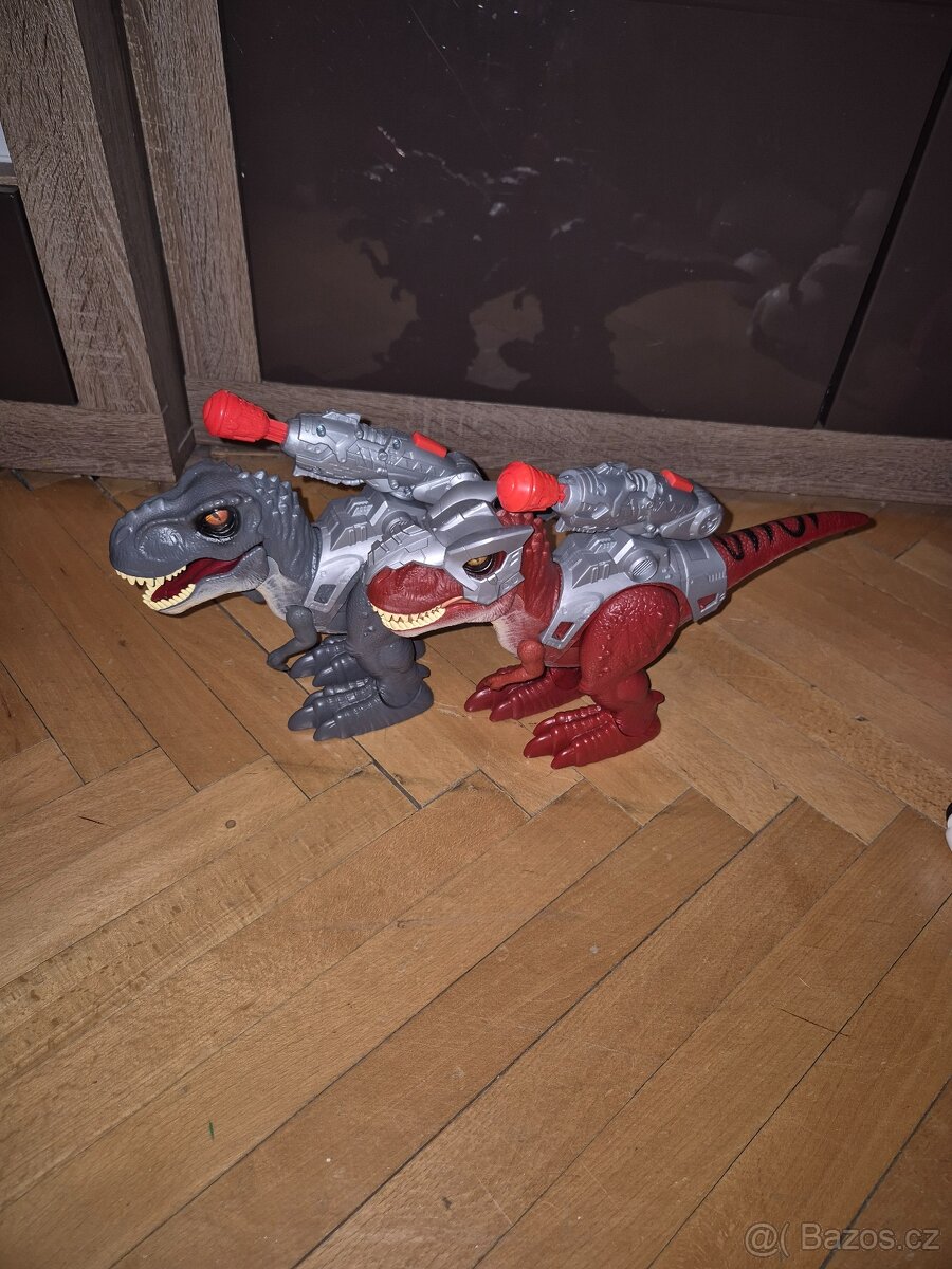 Nová hračka Dinosauři chodí, svítí, střílí - 2