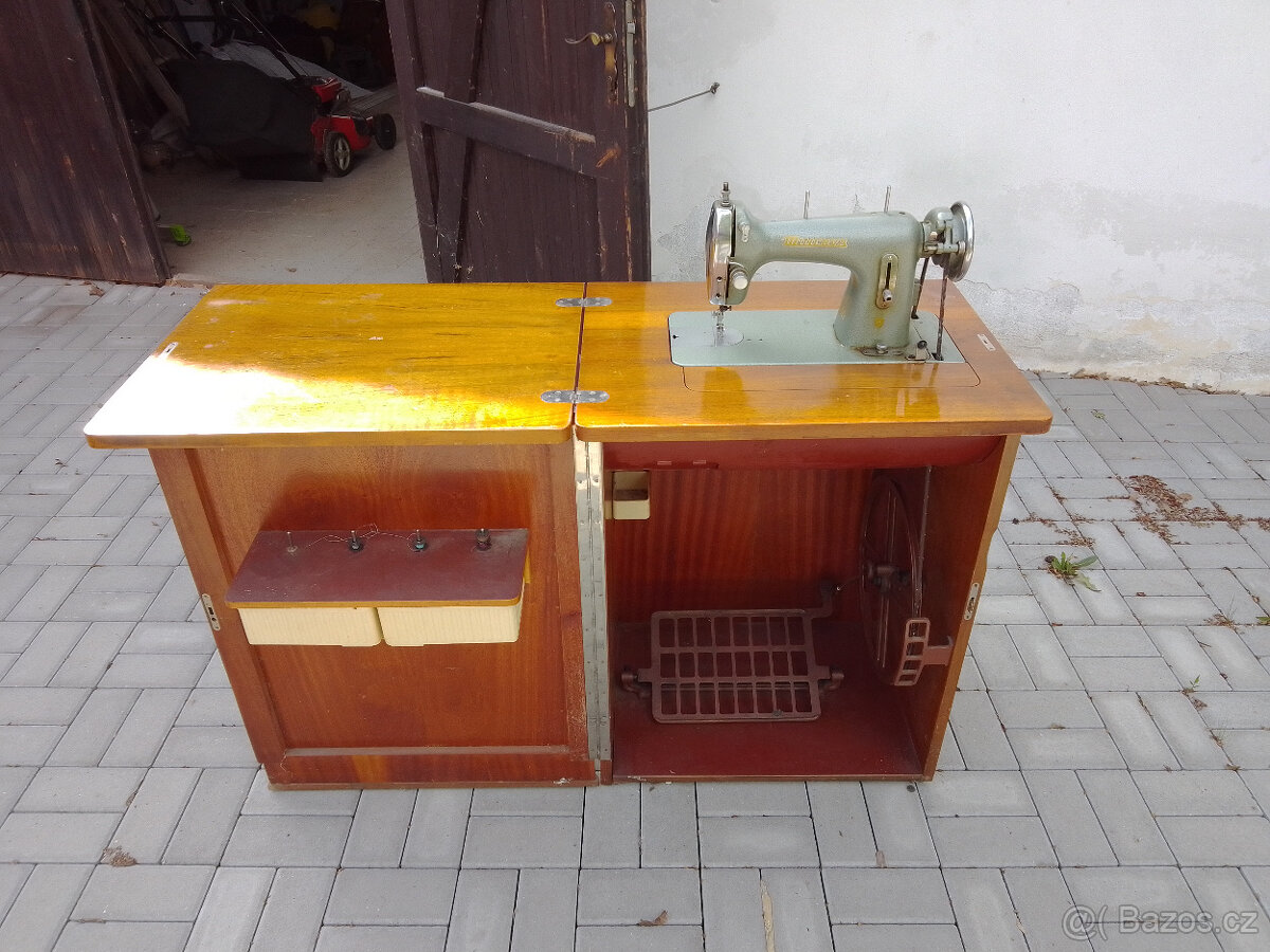 Šlapací šicí stroj - 2
