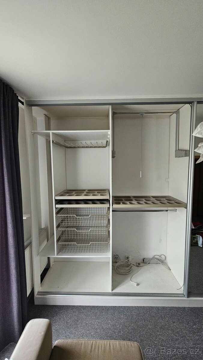 Vestavěná skříň / zrcadla / materiál - 2