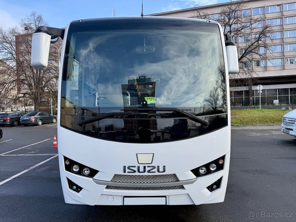 ISUZU NOVO - 2