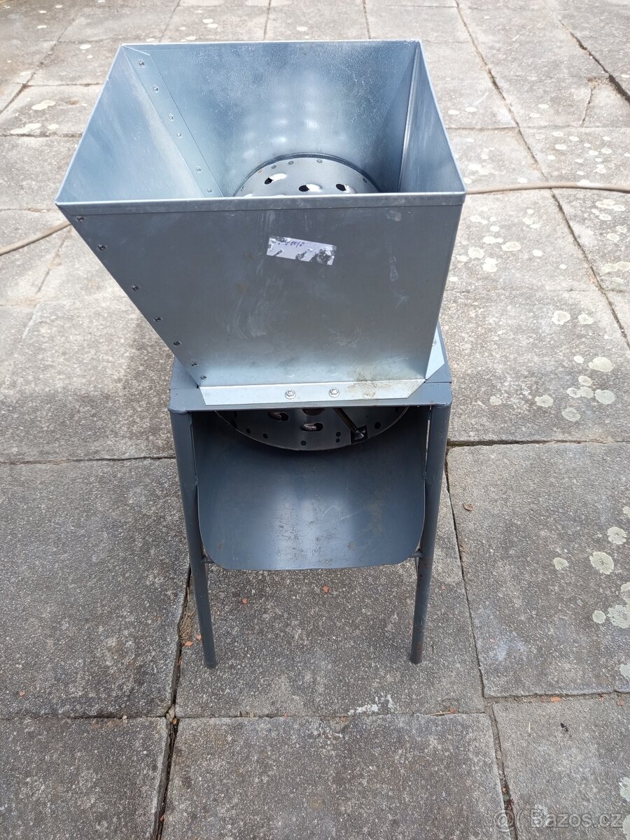 Struhadlo na řepu či ovoce - 2