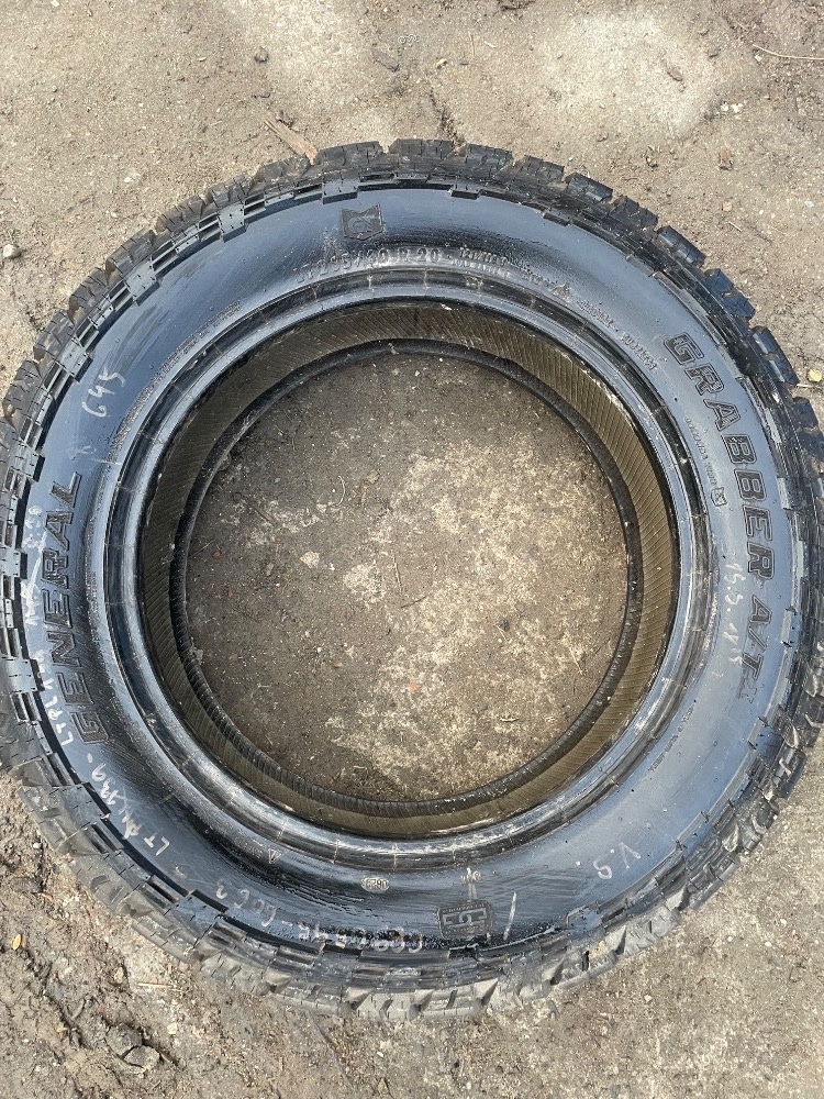 Pneu 265/60 R20 - 2