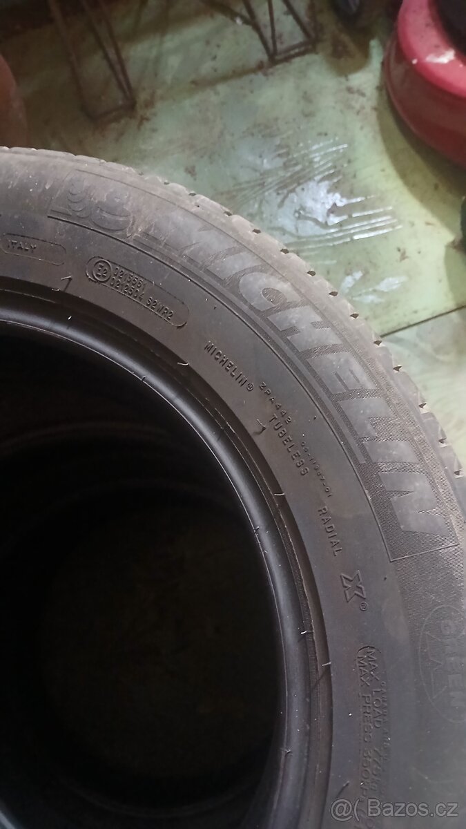 Michelin 215/65/r17 - 2
