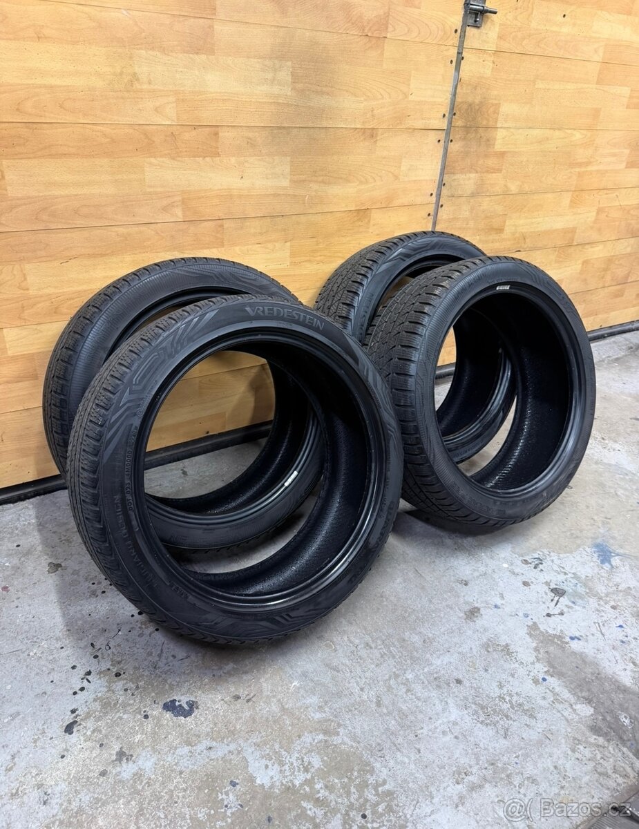Celoroční pneu 215/45/18 - 2