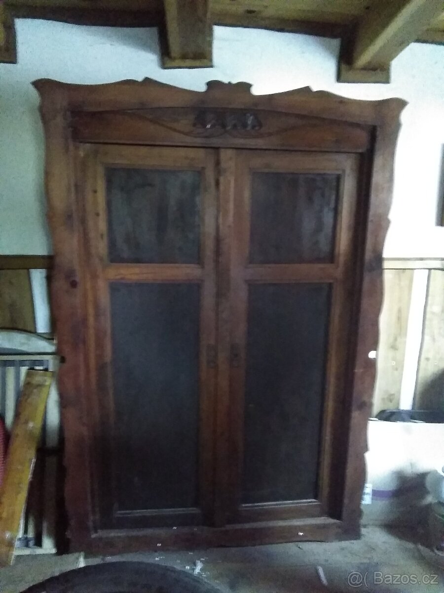 Starožitná šatní skříň - 2