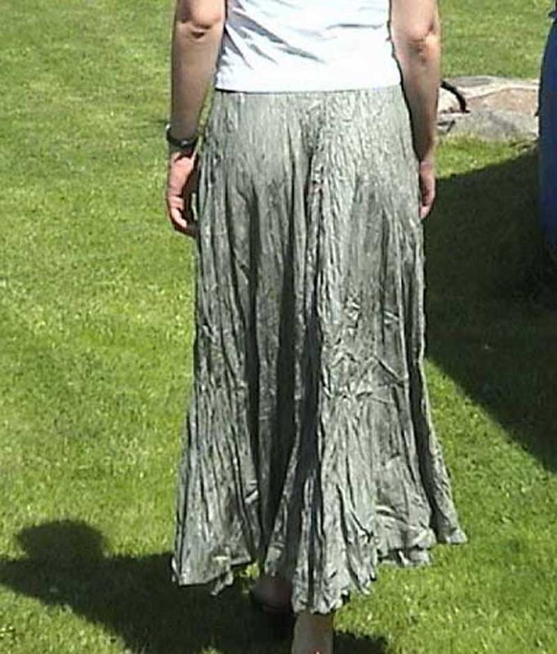 KRÁSNÁ HEDVÁBNÁ, MAČKANÁ SUKNĚ - 2