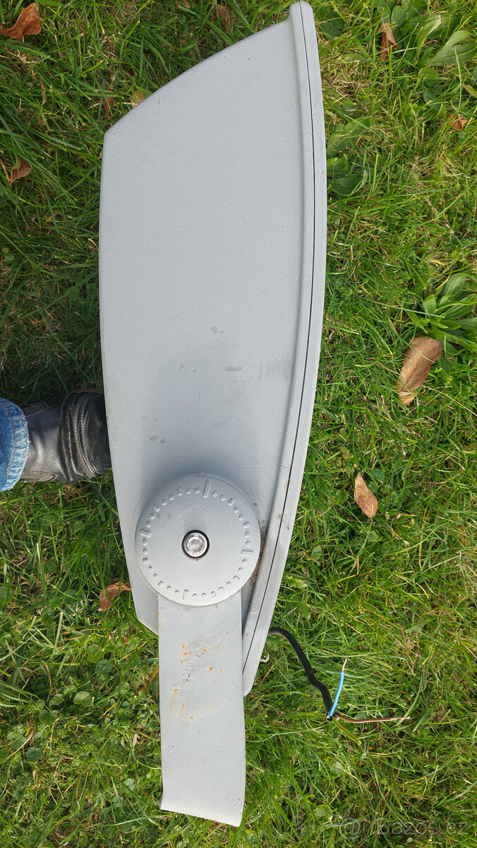 Světla pro osvětlení větších prostor-hřiště,sportoviště atd. - 2