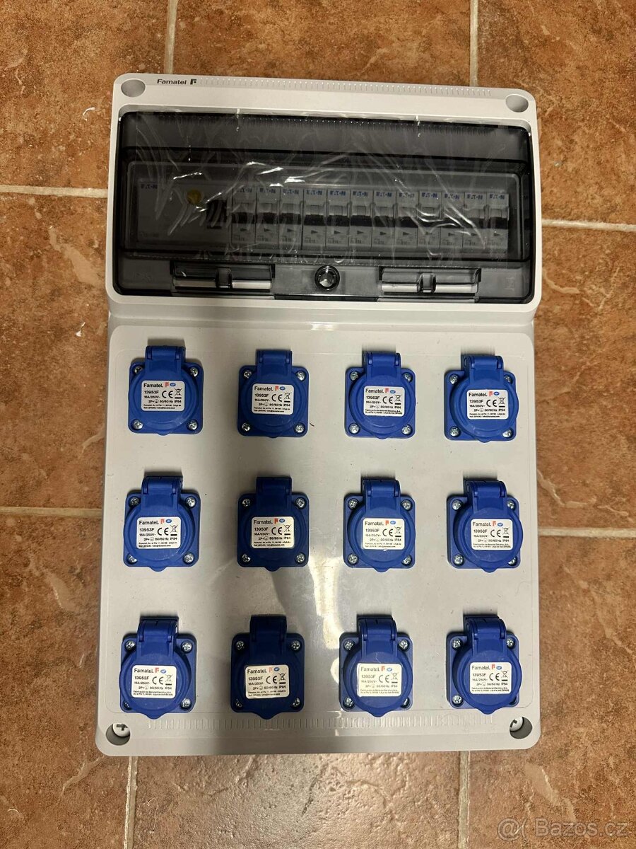 Zásuvková skříň FAMATEL 12x230V - 2