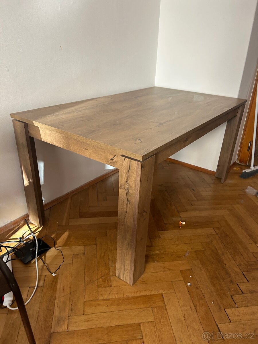 Jídelní stůl - 2