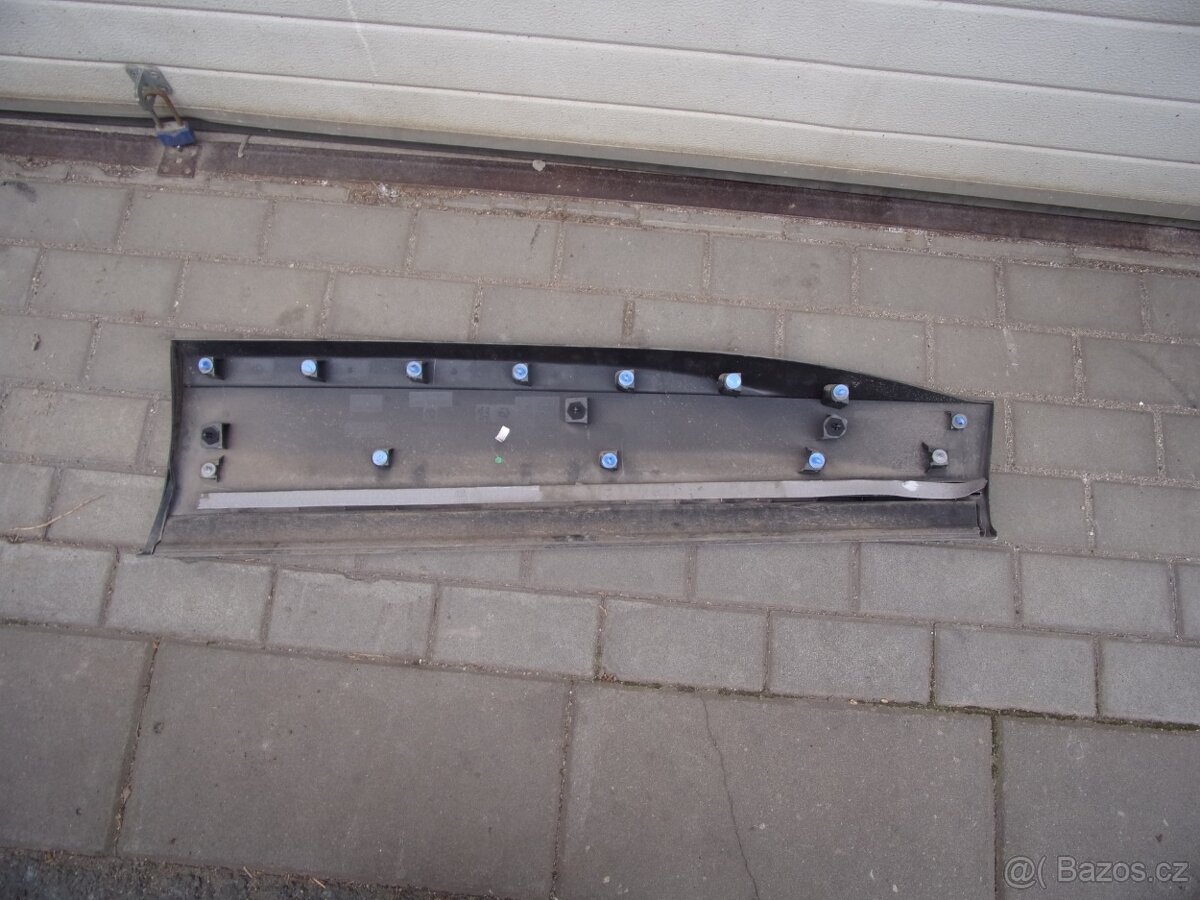 levá přední lišta dveří Peugeot 3008 od roku 2017 - 2