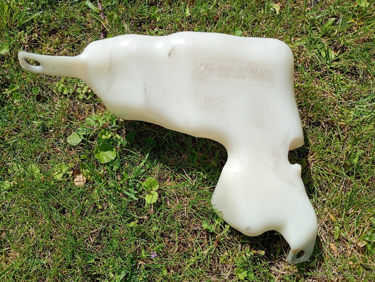 BMW E39 nádobka ostřikovačů pro intensivní čištění - 2