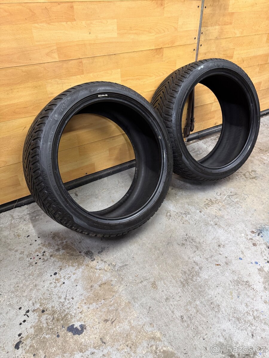 Celoroční pneu 225/40/18 - 2