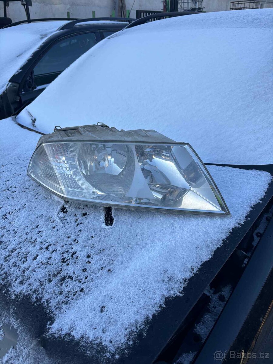 Škoda Octavia 2 predni světlo ČR - 2