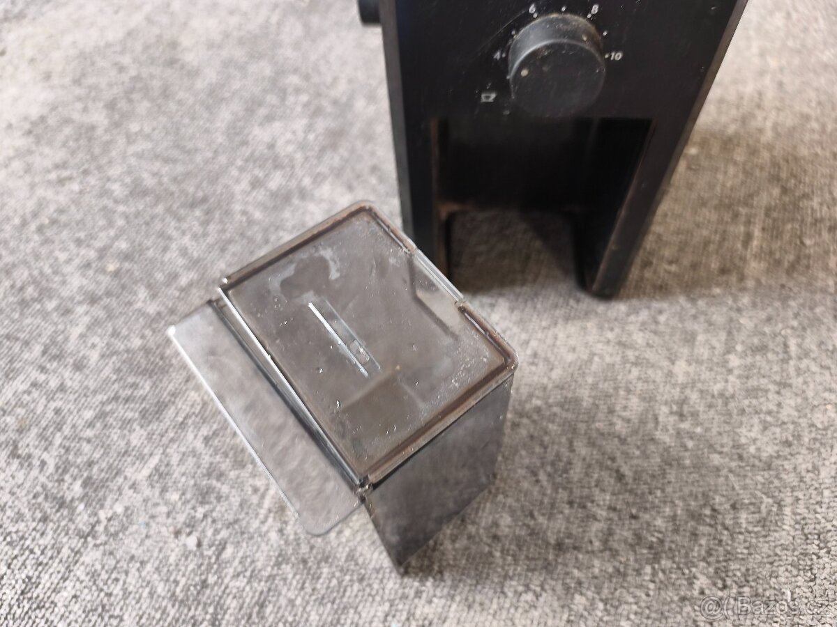 Elektricky mlýnek na kávu DeLonghi - 2