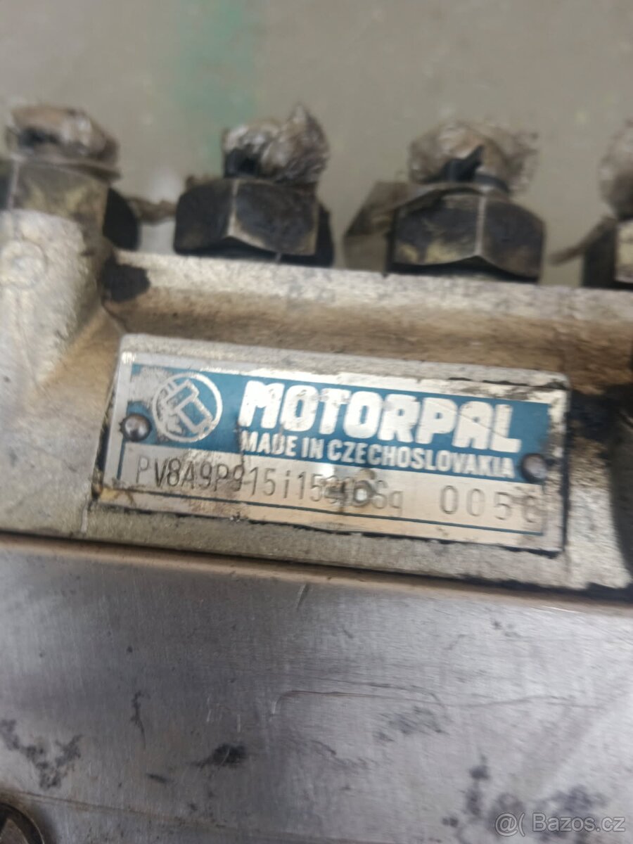 Vstrikovaci cerpadlo TATRA 148 - 2