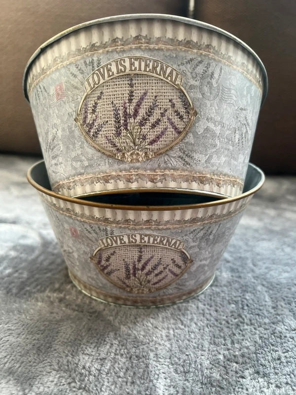 Kovové květináče - 2