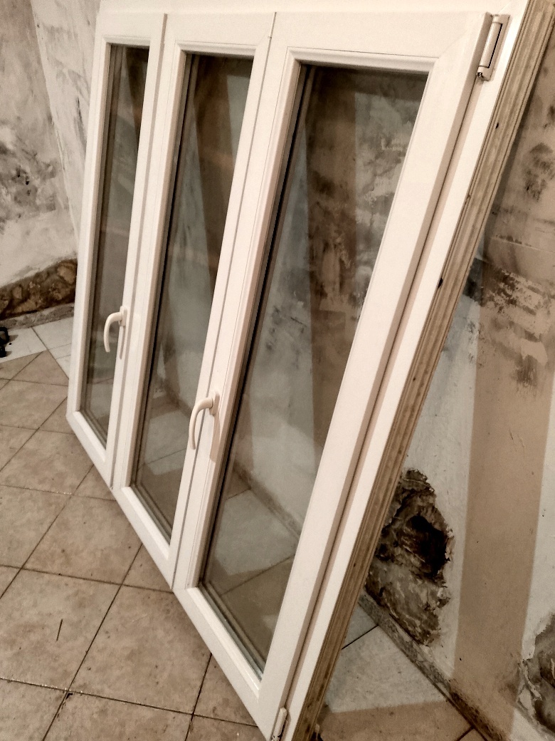 Okno 156 x 162 cm, doprava. - 2