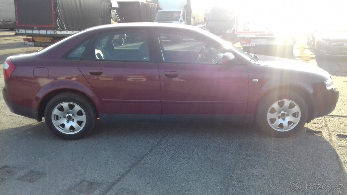 Audi A4 8E 2,0i 20V benzin automat 1.majitel - 2