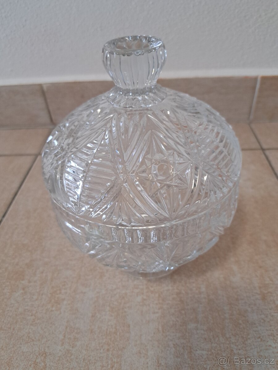 Pohar s poklopem - 2