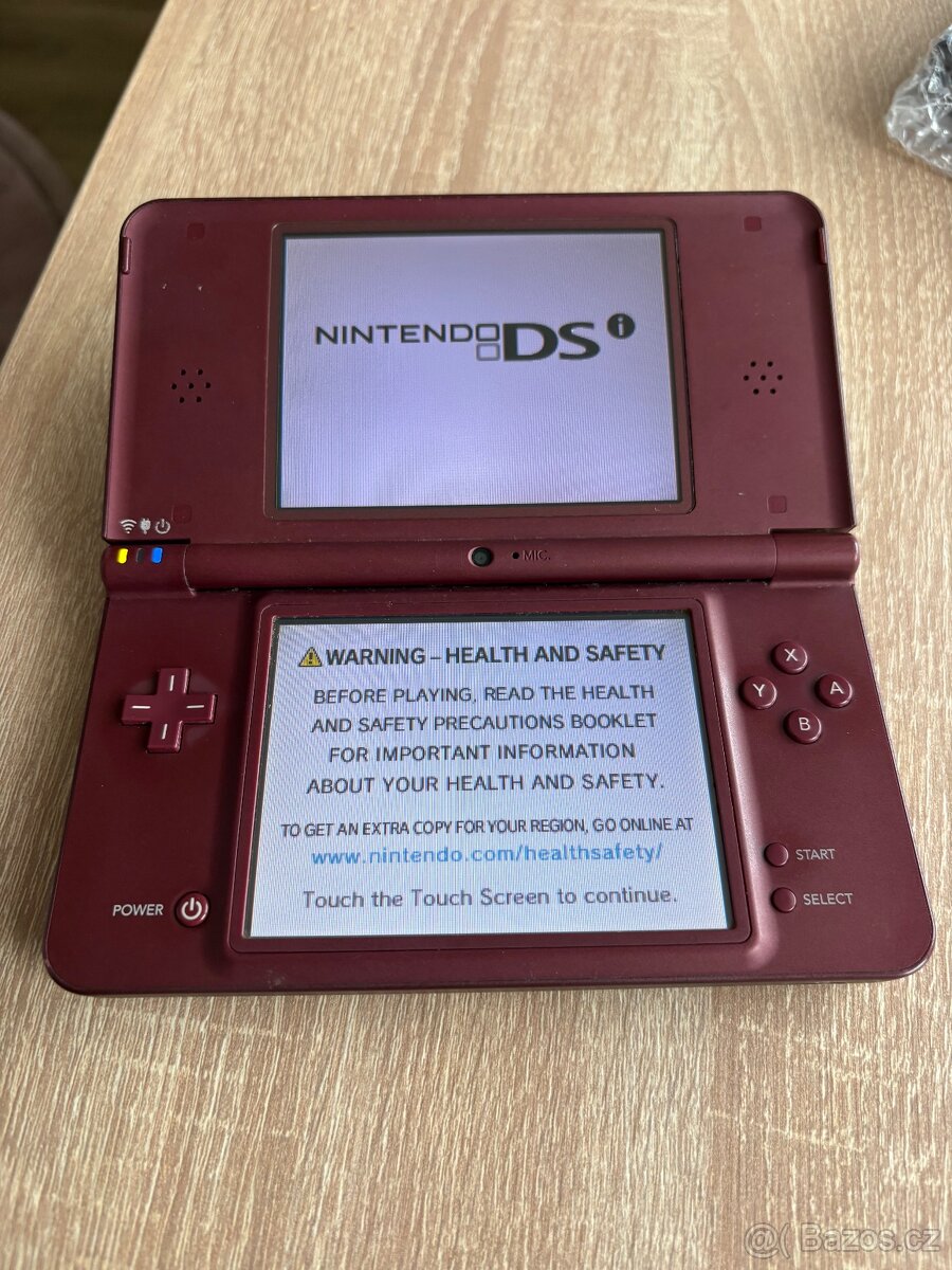 Nintendo DSi XL - 2