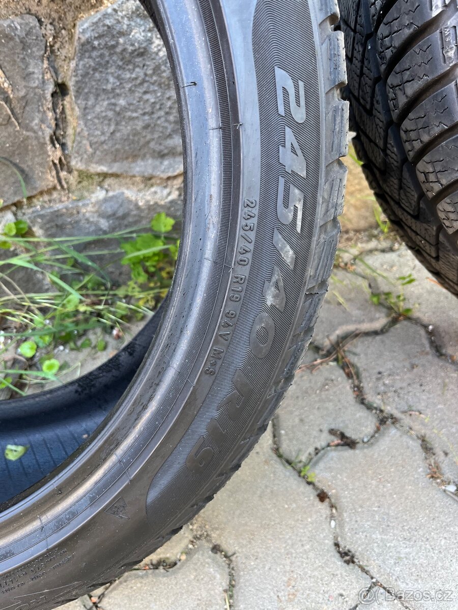Pneu Pirelli 245/40 R19 - 2