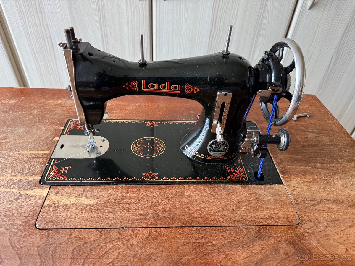 Šicí šlapací stroj LADA - 2