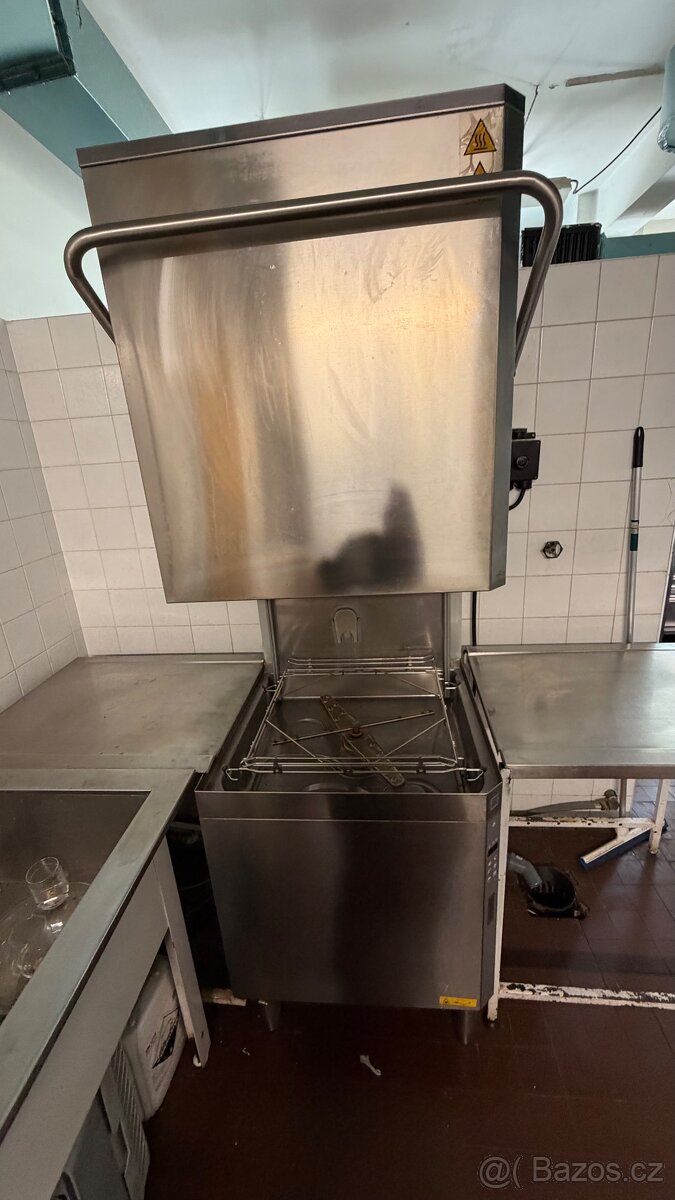 Profi gastro průchozí myčka - 2