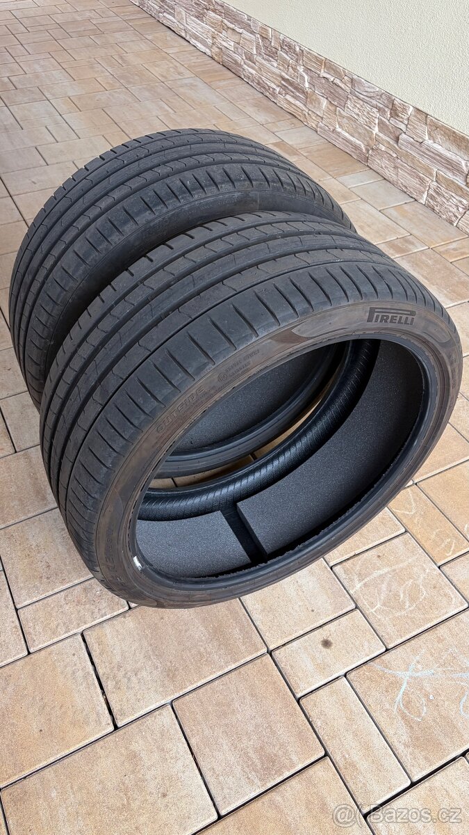 Pirelli P Zero 255/35/21 - 2
