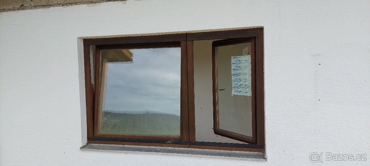 Dvoudílné dřevěné okno. - 2