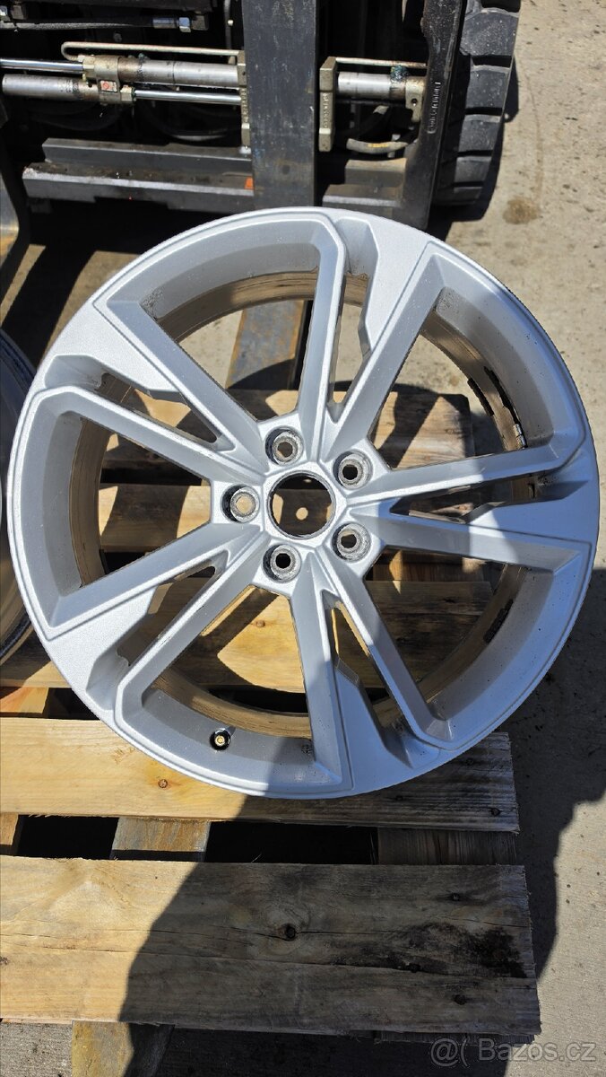 Kola R19 original audi - 2