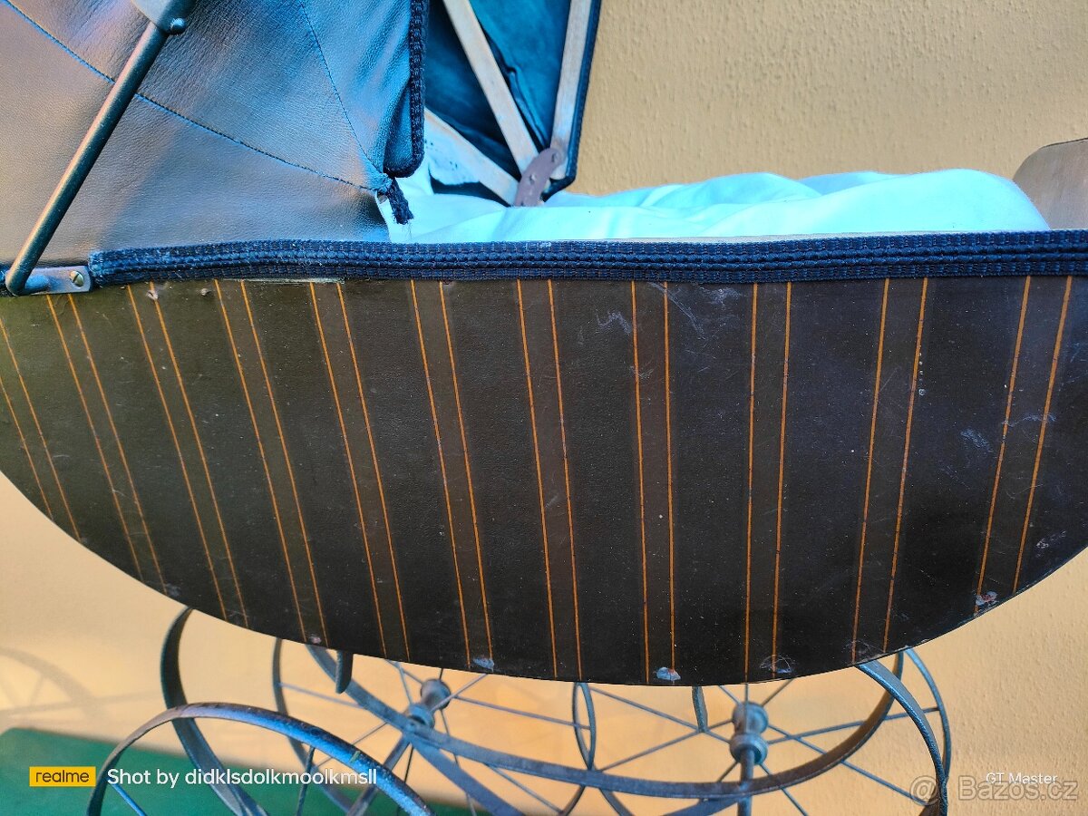 Starožitný kočárek pro panenky č. 205 - 2