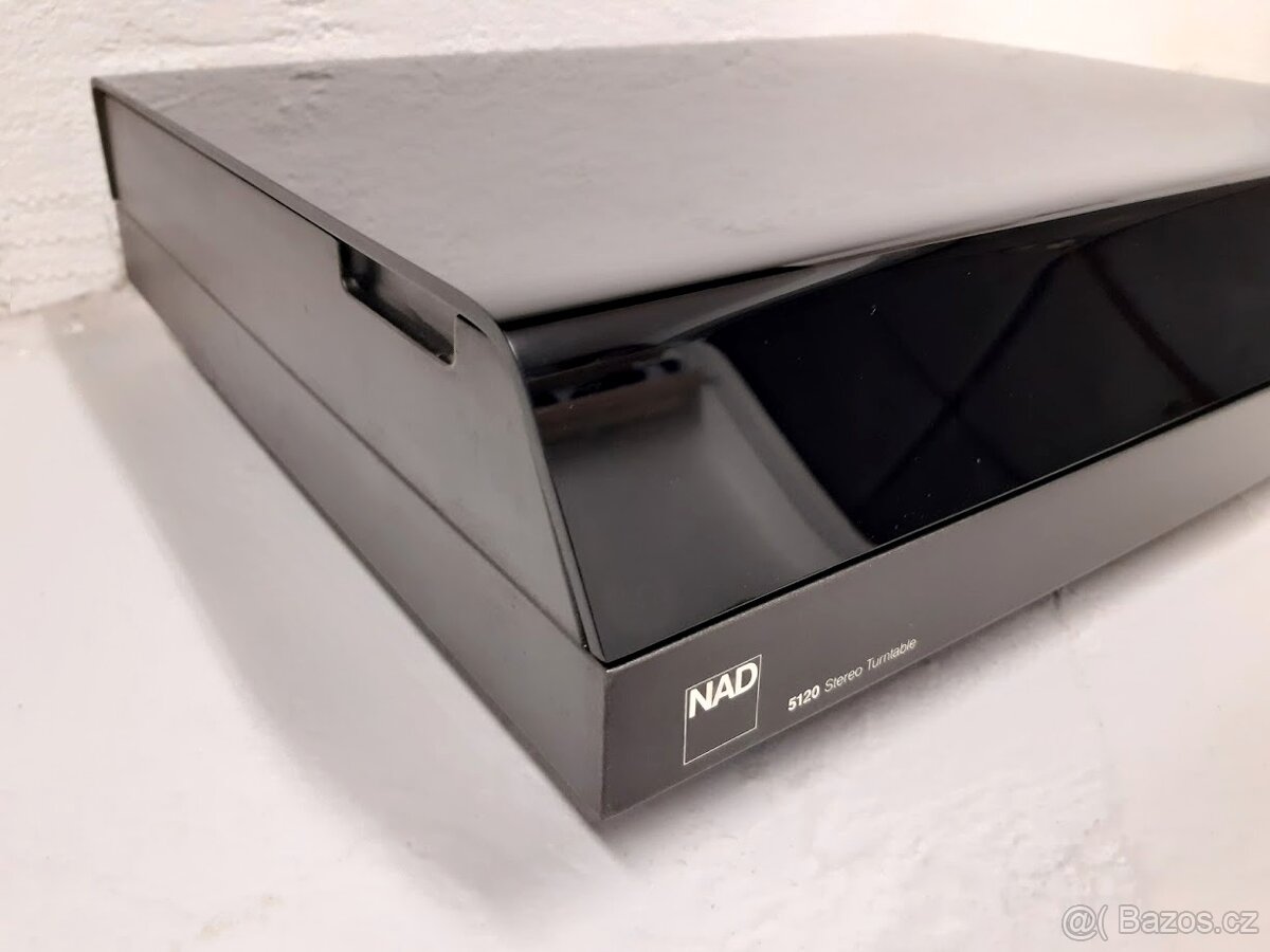 Gramo chassis NAD - 2