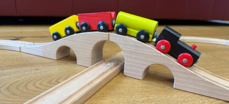 Dřevěna vlackodraha Lillabo osmička Ikea mašinka vláček - 2