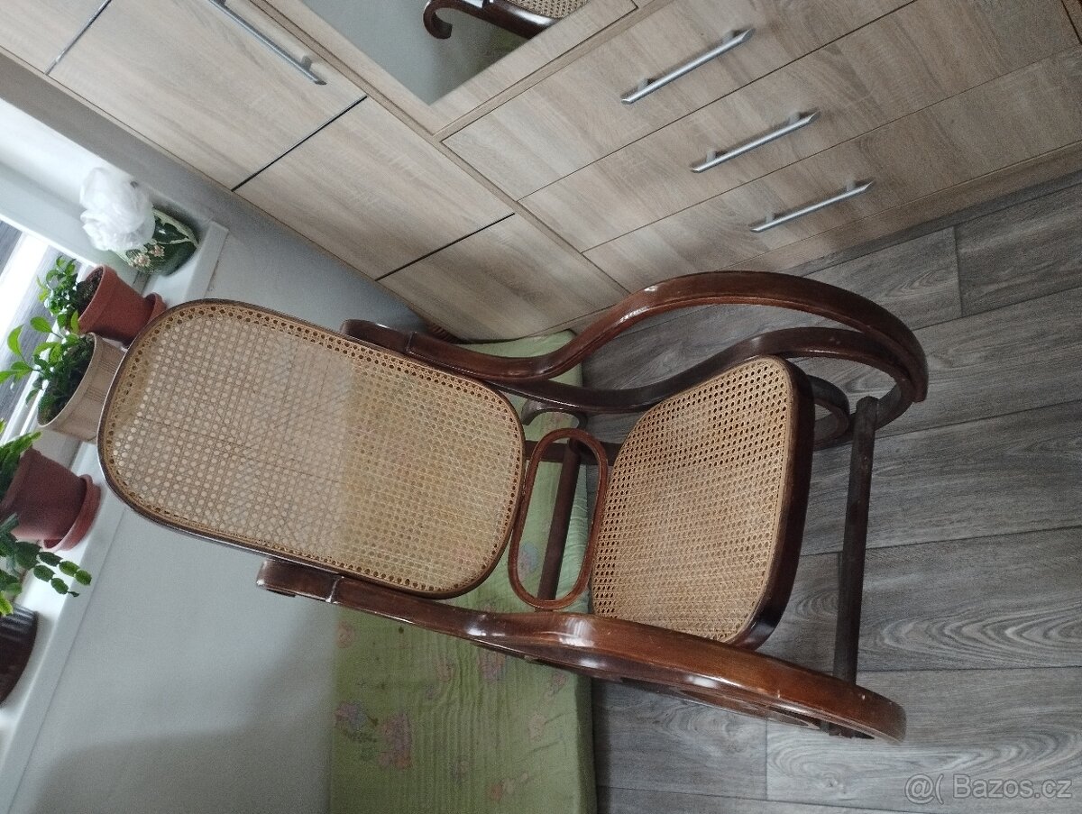 Staré houpaci krěslo Thonet - 2