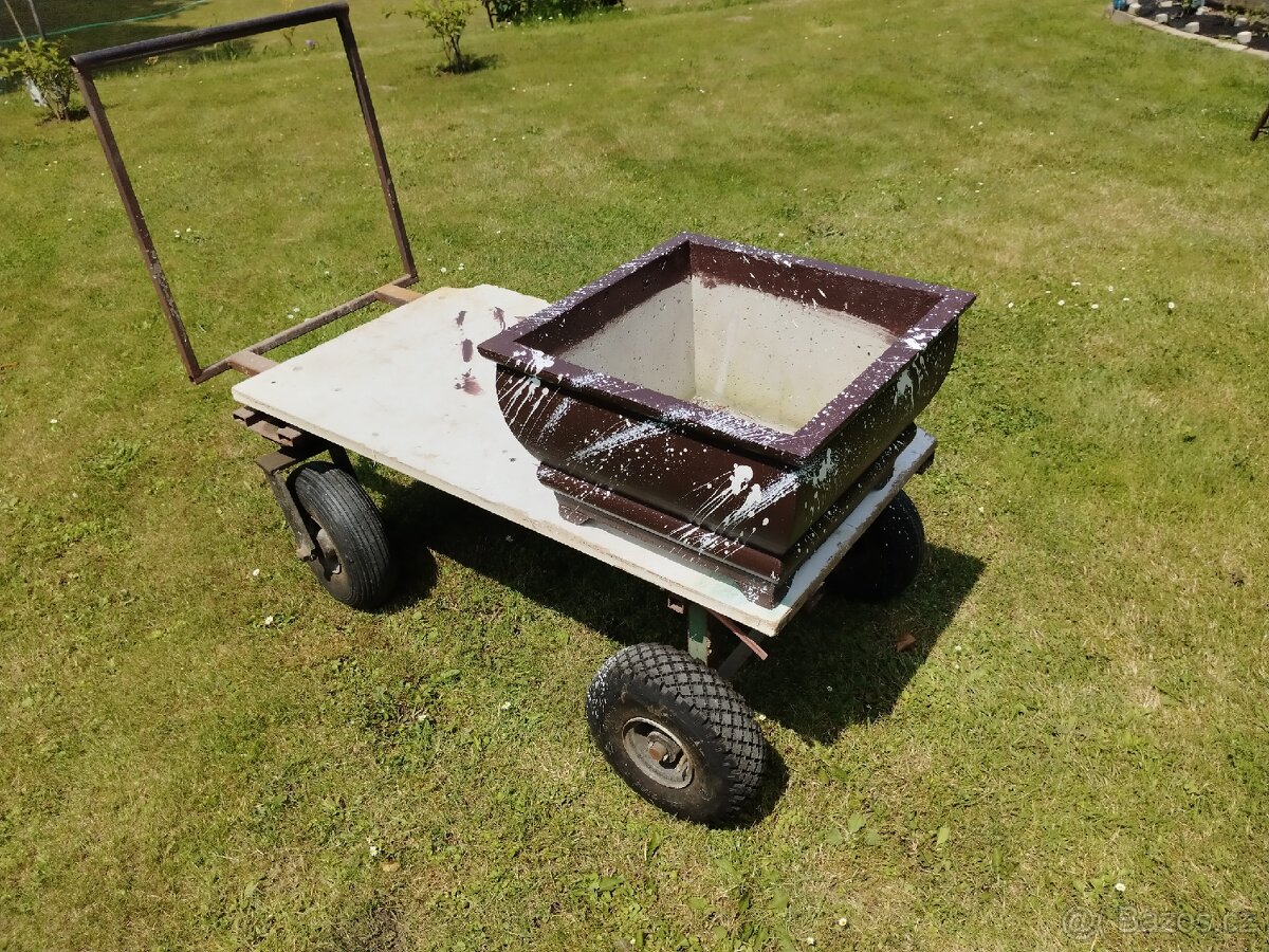 Antický betonový květináč - 2