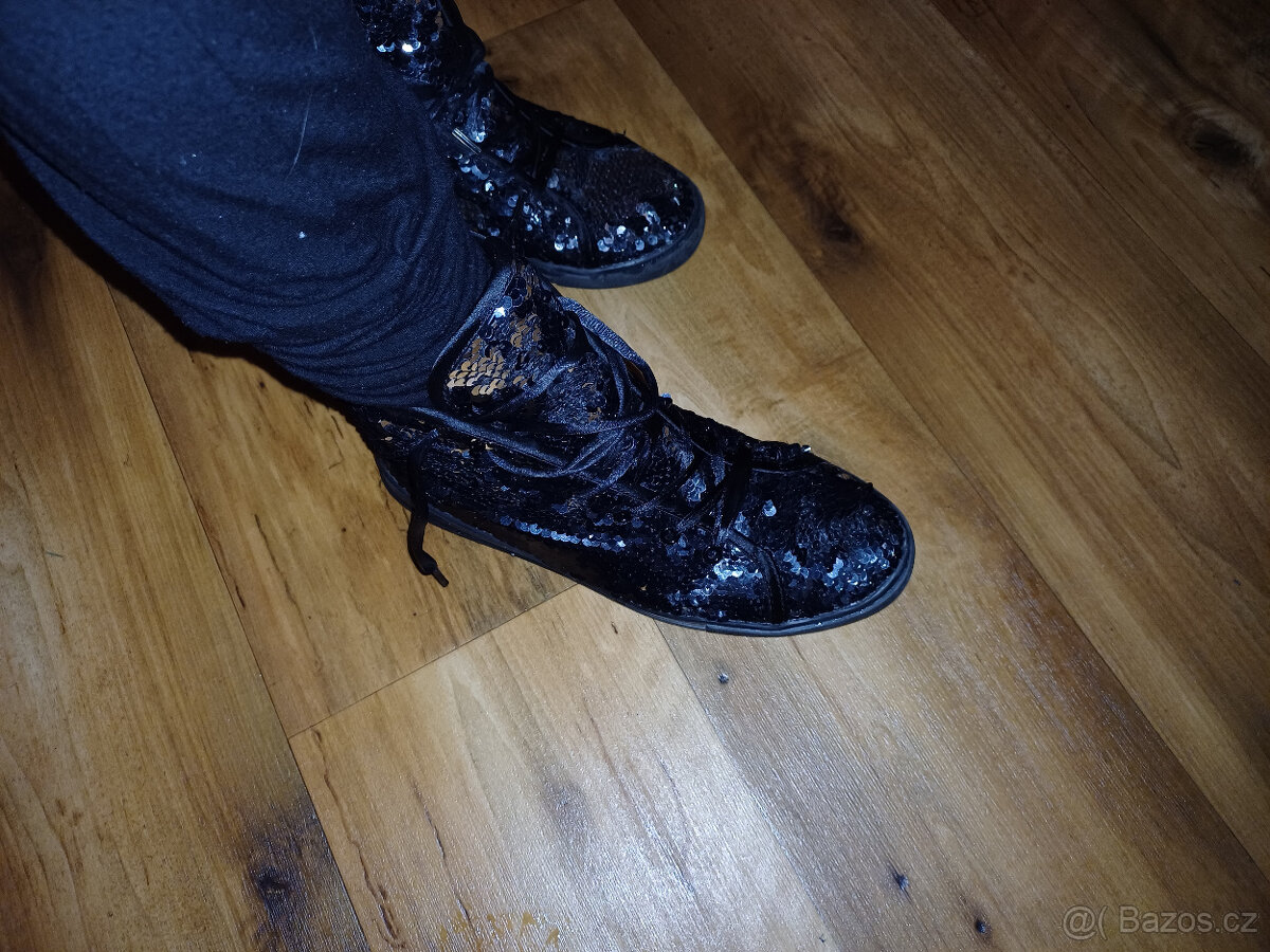 Zateplené flitrové tenisky Reserved - 2