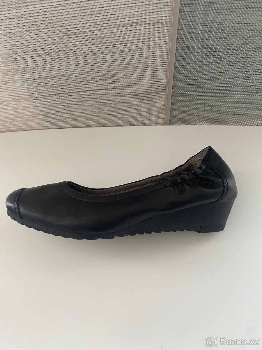 Černé kožene boty na klínku - 2