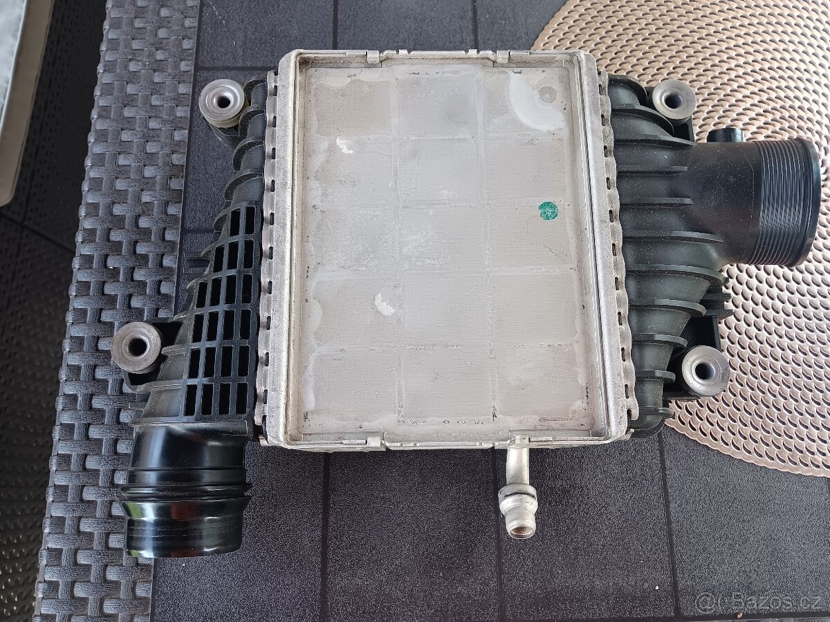 Mezichladič Jaguar F Pace 2.0 - 2