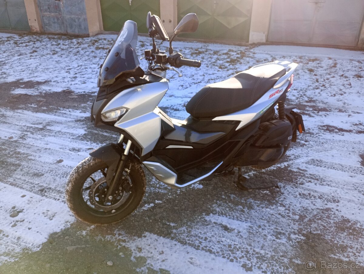 Aprilia SR gt 200 - 2