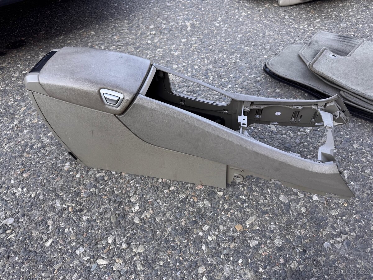 Středový tunel Volvo S60/V70 P2 po face - 2