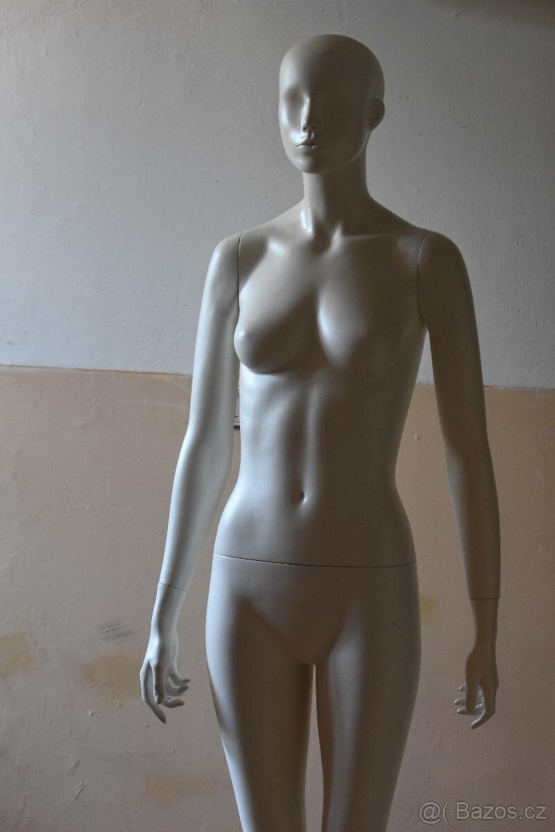 Dámská figurína - 2