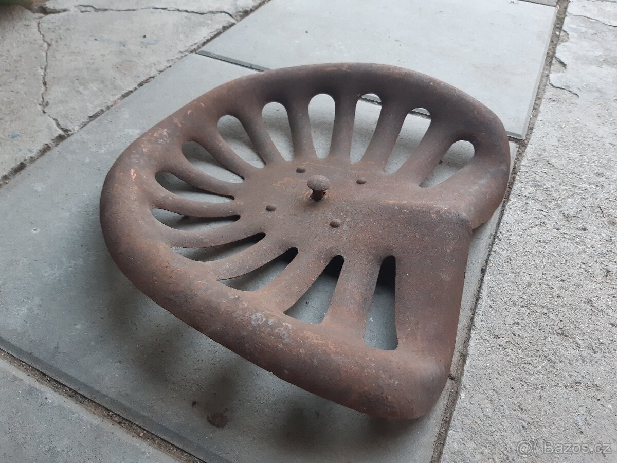 Plechový zemědělský sedák - 2