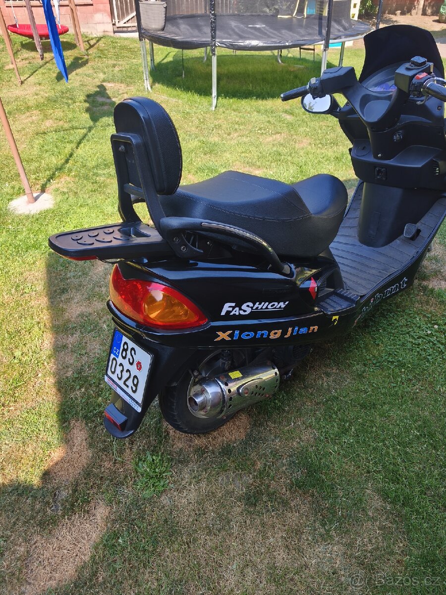 Skútr 150ccm - 2