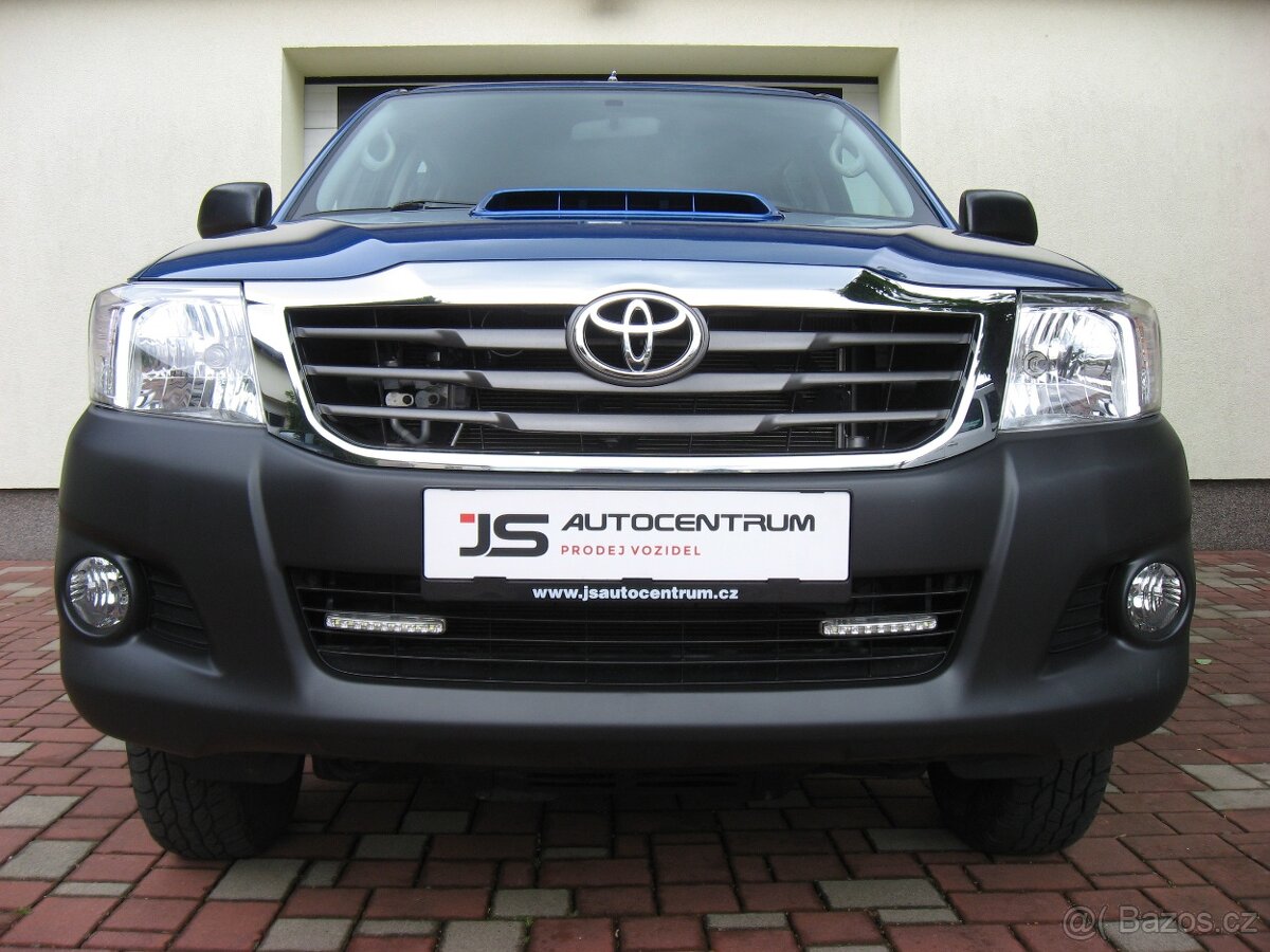 Toyota Hilux 2.5D-4D 144PS Double Cab Terra M/T 4x4