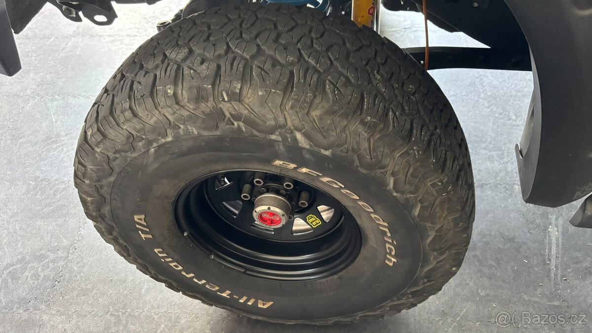 Kola Nissan Patrol , pneu BFG 35 (5kusů)