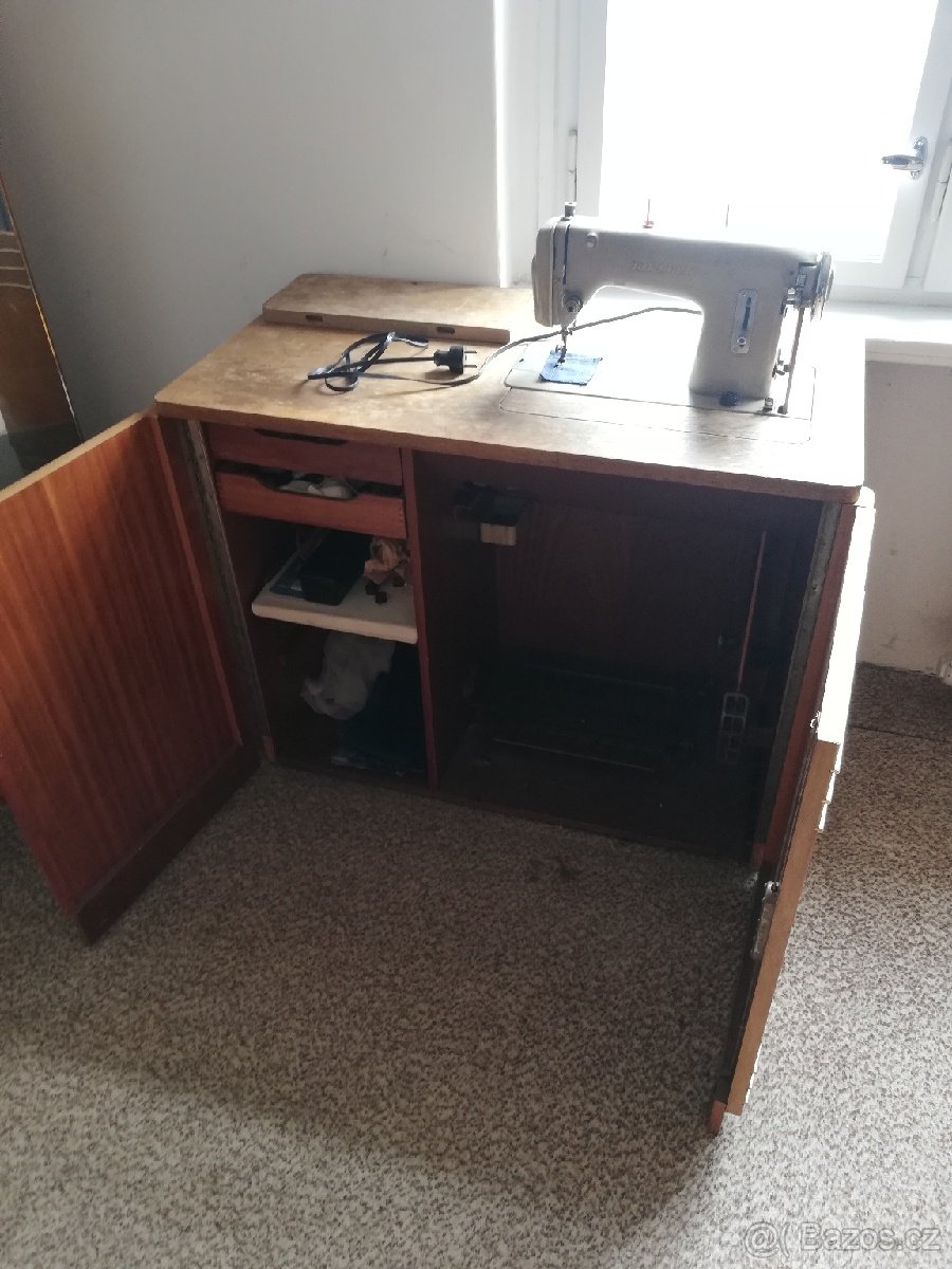 Minerva šicí stroj - 2